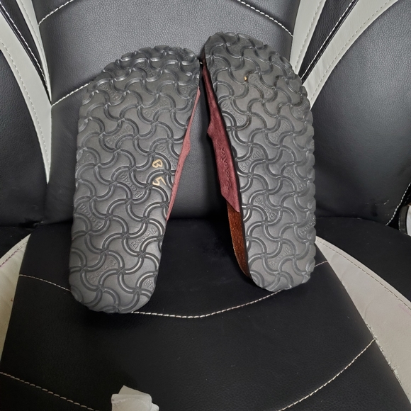 🚫SOLD🚫Betula by Birkenstock Arizona Sandals Maroon - Picture 7 of 8